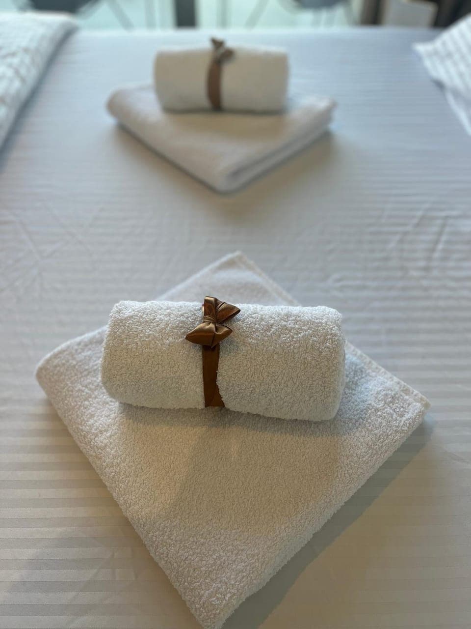 Bed, Bedroom, towels