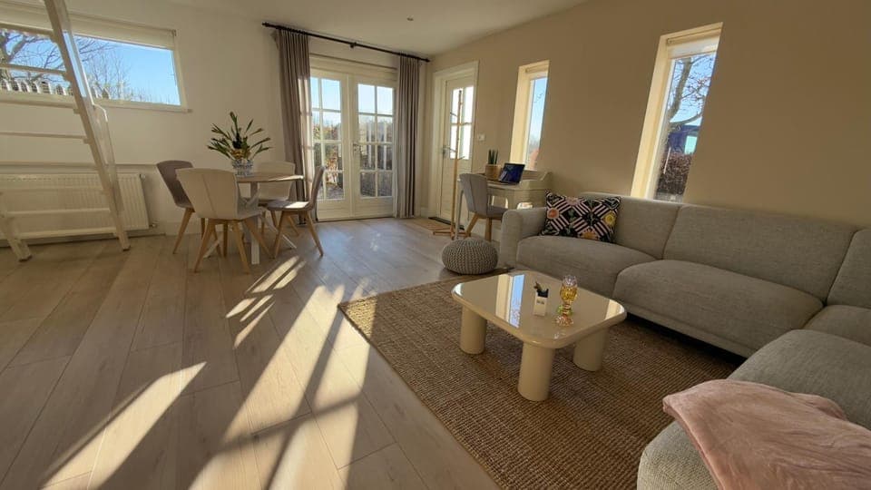 Living room, Food, Guests, Lunch, Dinner, Family, Internal: Not applicable to any particular room