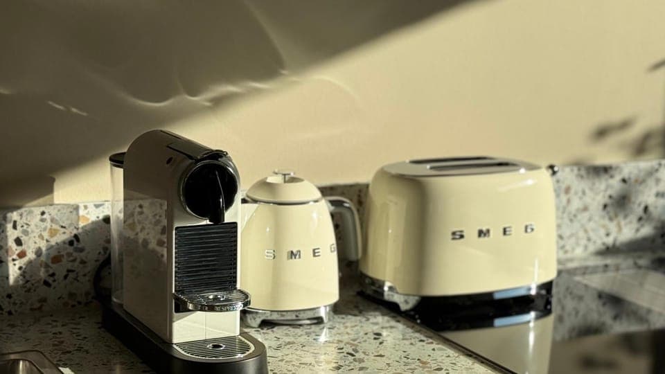 Coffee/tea facilities, Kitchen or kitchenette, stove, toaster, kitchen, kitchen