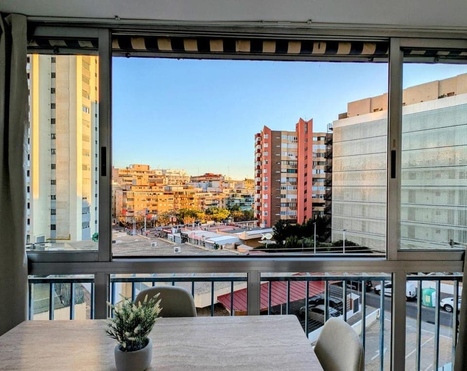 Apartamento moderno con piscina y parking privado Apartment in Benidorm
