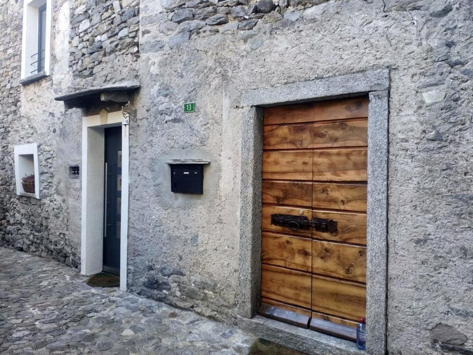 Property building, Internal: Not applicable to any particular room