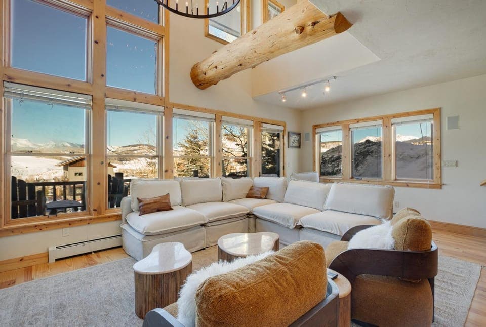 Walk to Lift! Luxe, Updated CBMR Home with Mtn Views House in Colorado