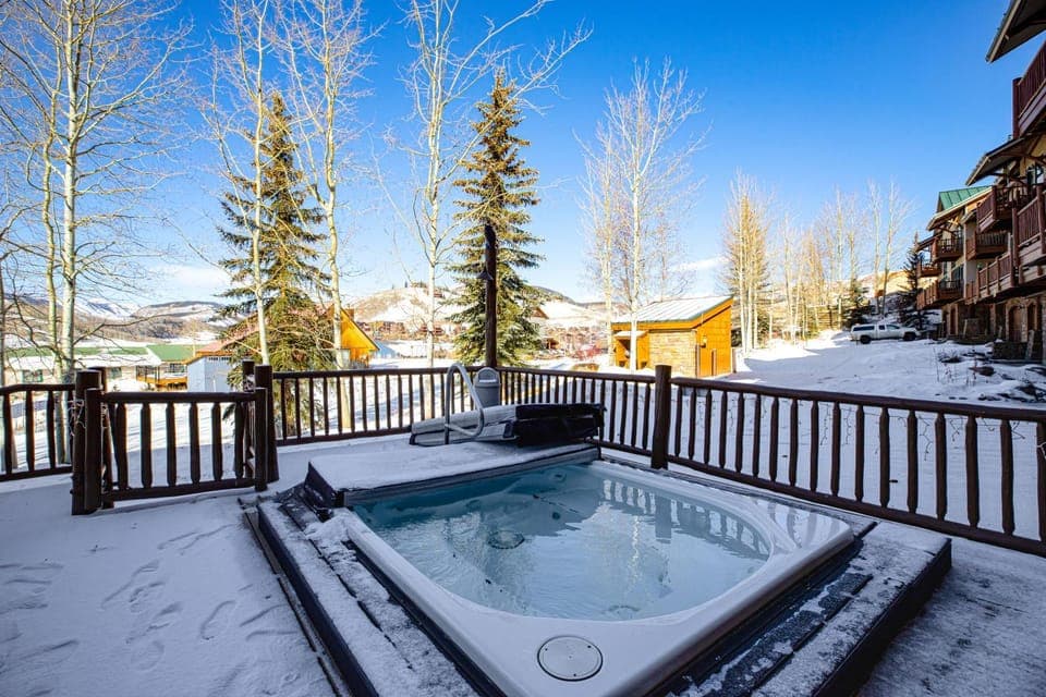 Walk to Lift! Luxe, Updated CBMR Home with Mtn Views House in Colorado