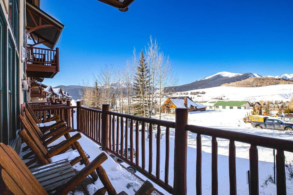 Walk to Lift! Luxe, Updated CBMR Home with Mtn Views House in Colorado