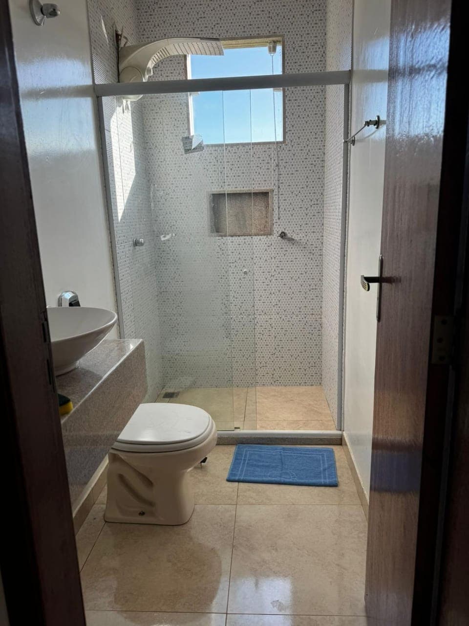 Shower, Toilet