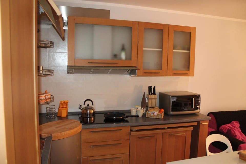 Kitchen or kitchenette, oven, stove