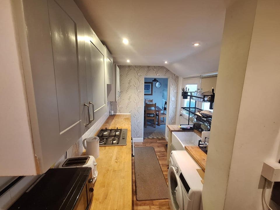 Kitchen or kitchenette, Dining area, Communal kitchen, Dinner, kitchen