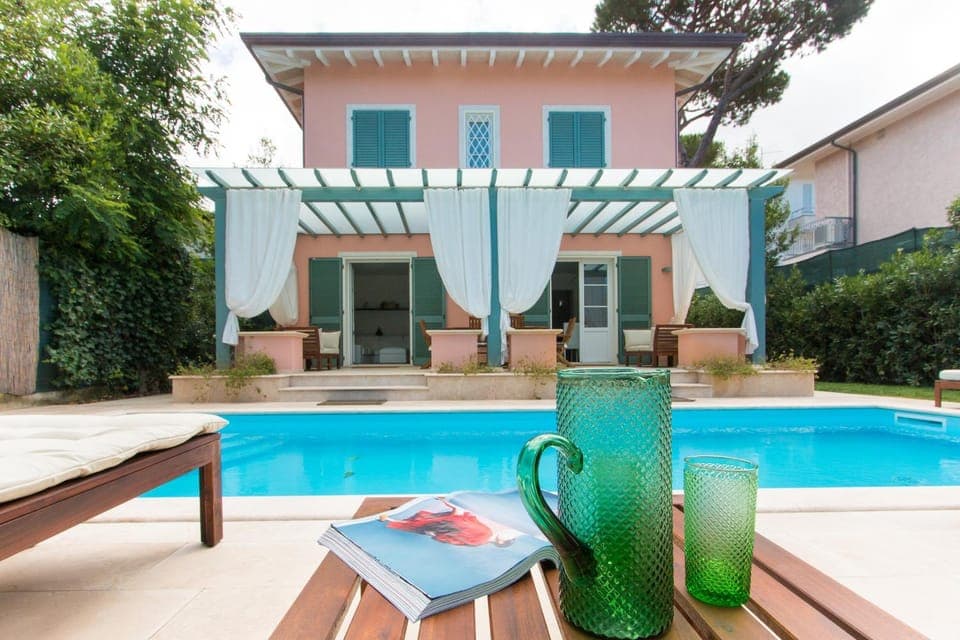 Swimming pool, Swimming pool