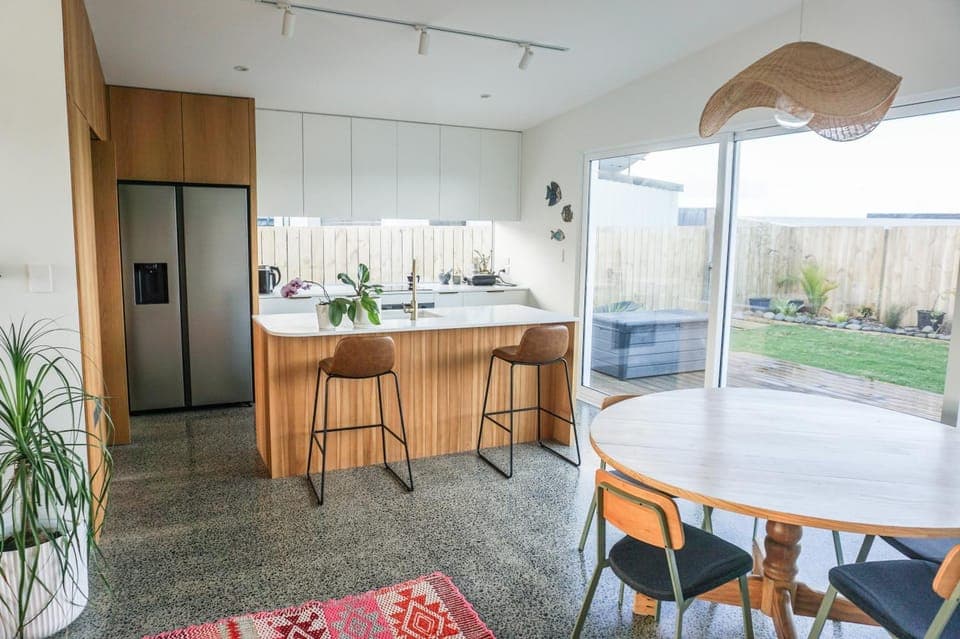 Dining area, kitchen