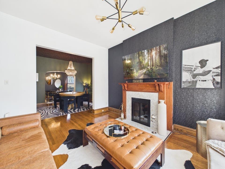 Art Deco Executive Duplex Garage Apartment in Wrigleyville