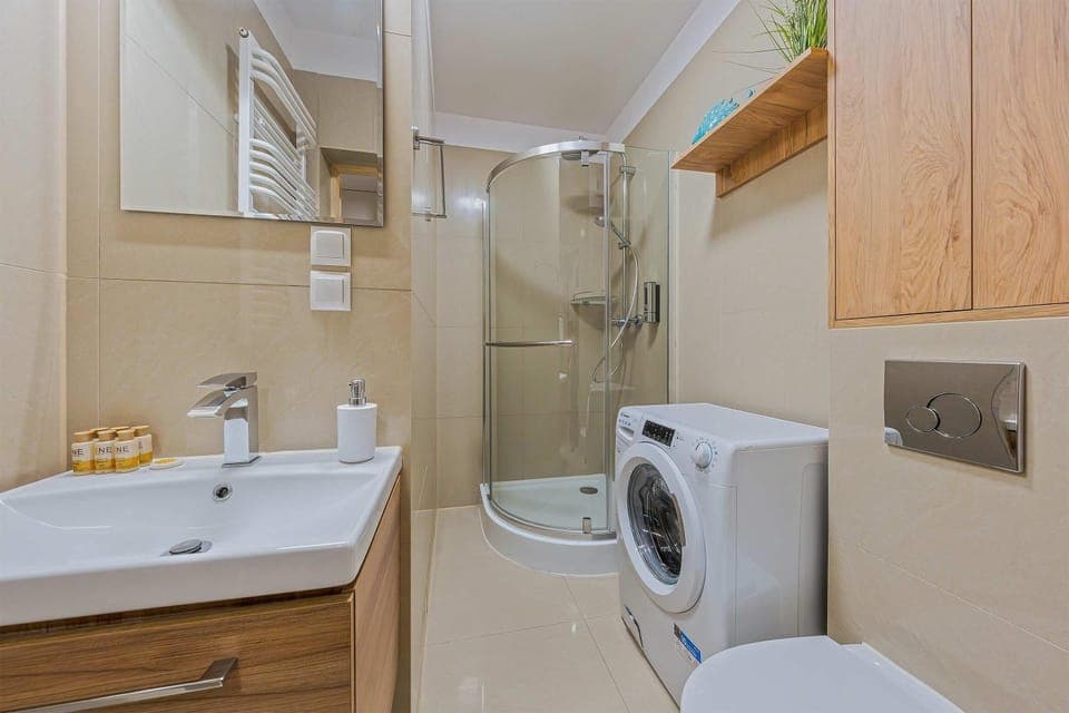 Shower, Bathroom, towels, washing machine