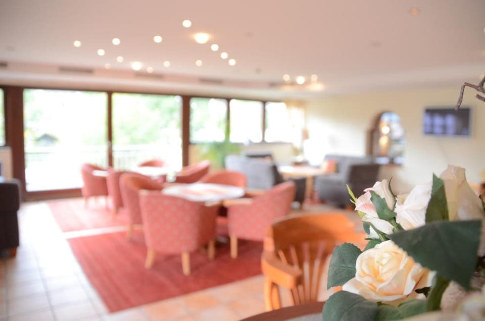 Communal lounge/ TV room, Lobby or reception, Lounge or bar