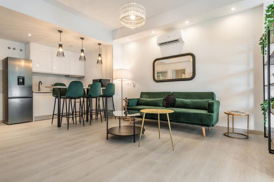 Kitchen or kitchenette, Decorative detail, Seating area