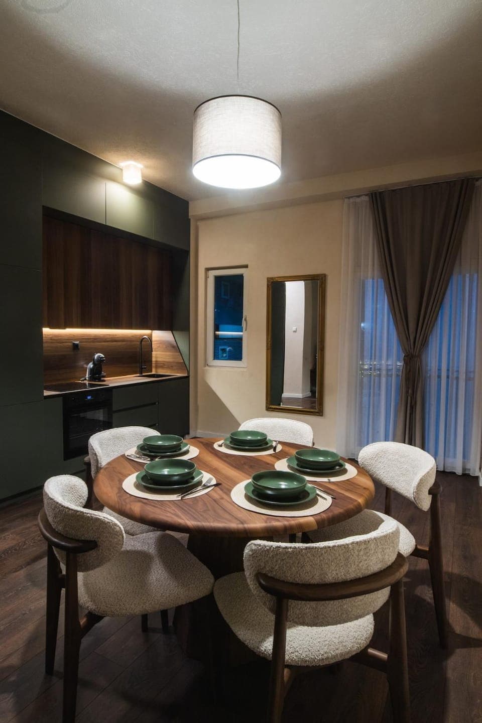 Dining area, kitchen