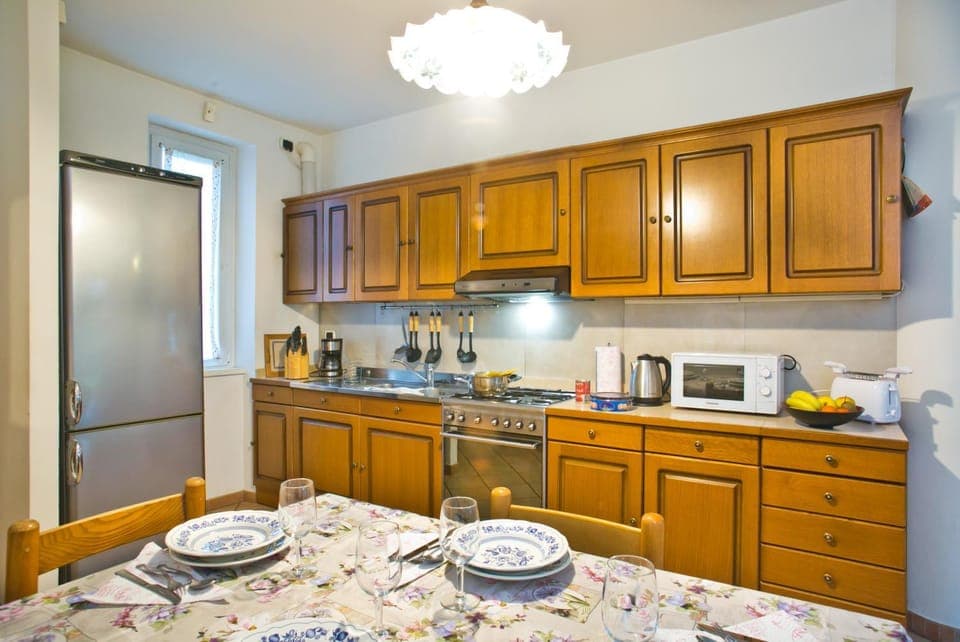 Kitchen or kitchenette, Dining area, oven, stove, toaster