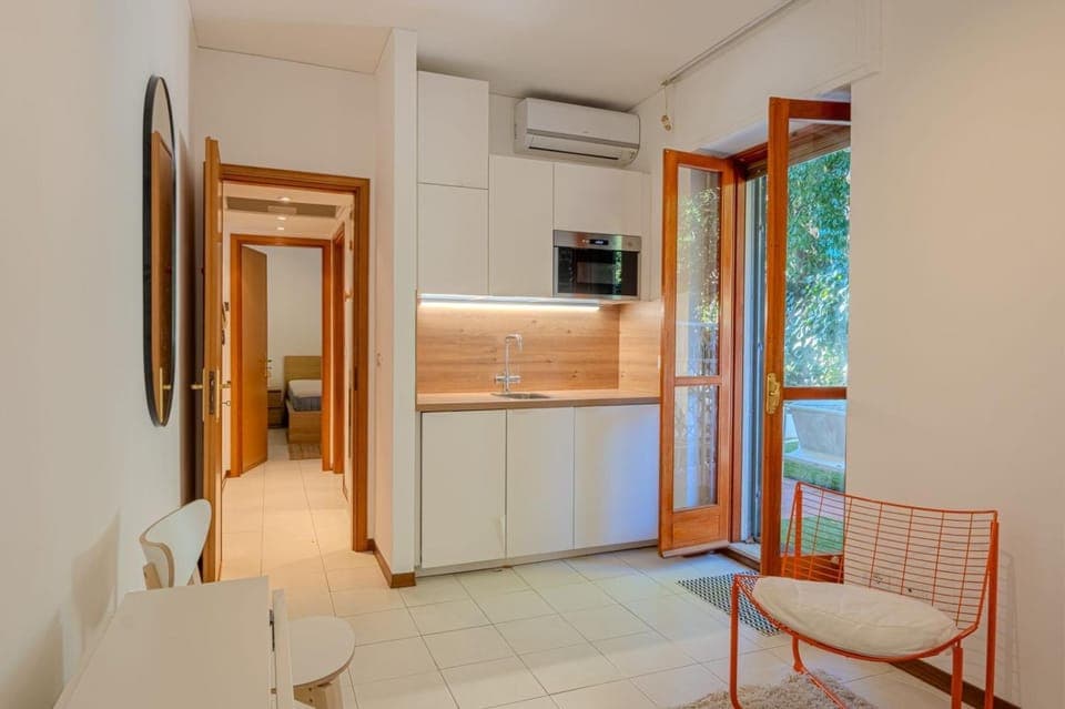 Kitchen or kitchenette, Living room, Seating area, Dining area