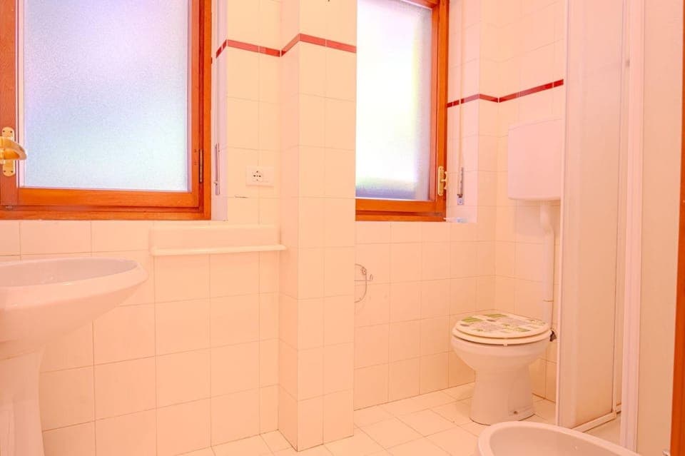 Shower, Toilet, Bathroom, bidet