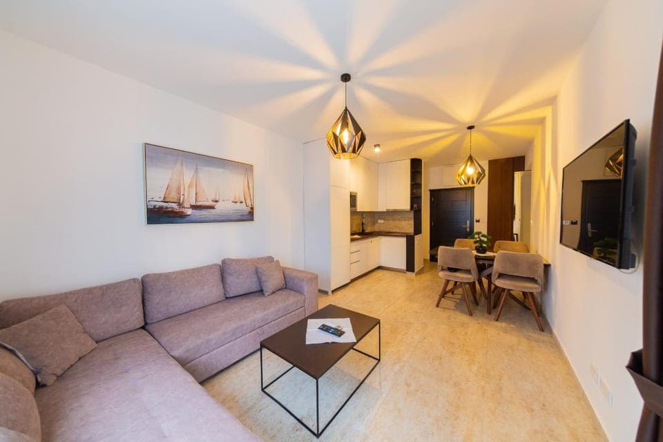 TV and multimedia, Living room, Seating area, Evening entertainment