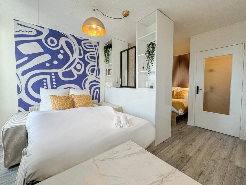 Bed, Photo of the whole room