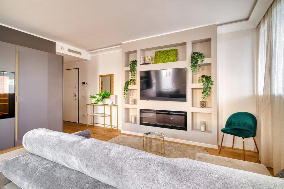 Communal lounge/ TV room, TV and multimedia, Living room, Seating area, Evening entertainment