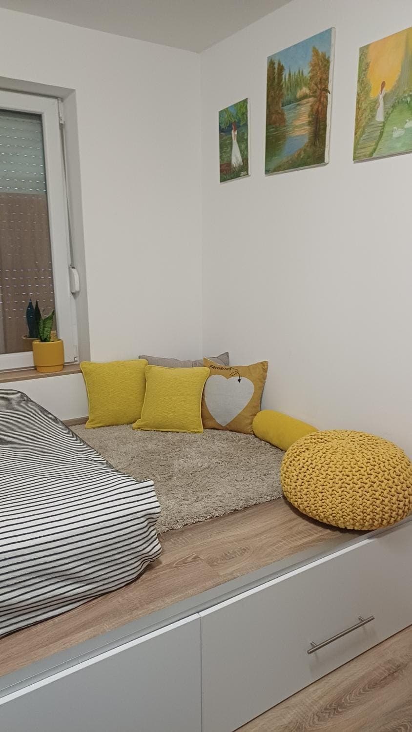 Bed, Photo of the whole room, Seating area