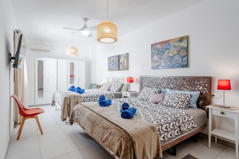 Bed, Photo of the whole room, Bedroom