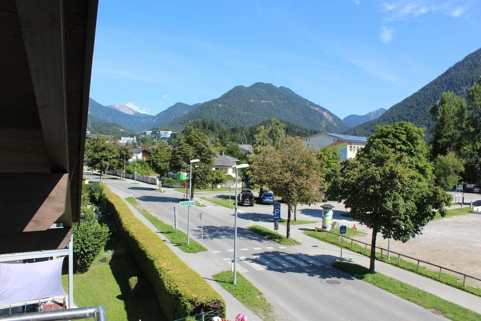 Nearby landmark, Spring, Day, Neighbourhood, Natural landscape, Bird's eye view, View (from property/room), Mountain view, Street view, Location, Parking