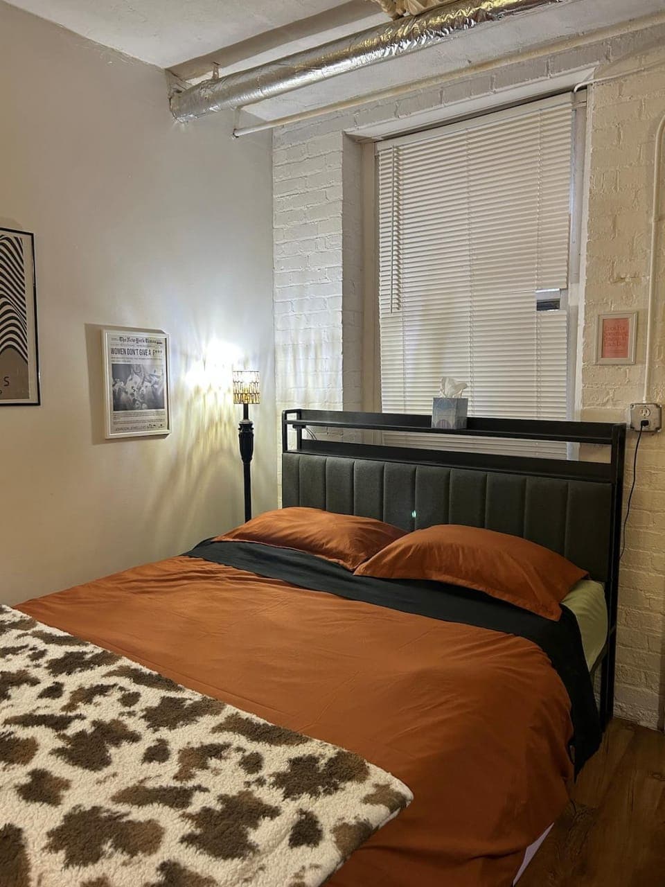 Boston Edison Cozy Gallery Studio Apartment in Detroit