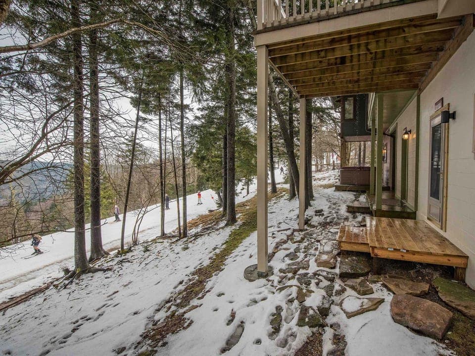 Property building, Day, Natural landscape, Winter, Mountain view