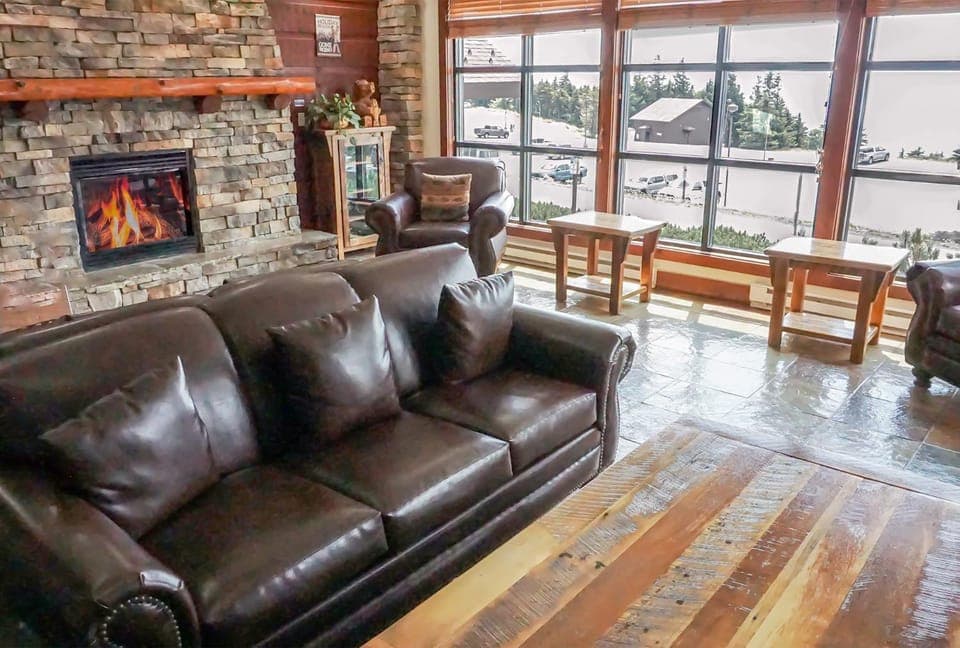 Living room, Seating area, fireplace
