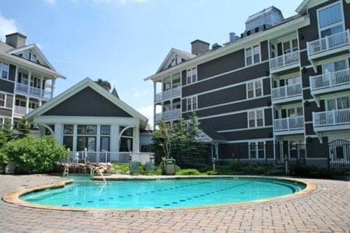 Property building, Day, Swimming pool, Swimming pool, sunbed