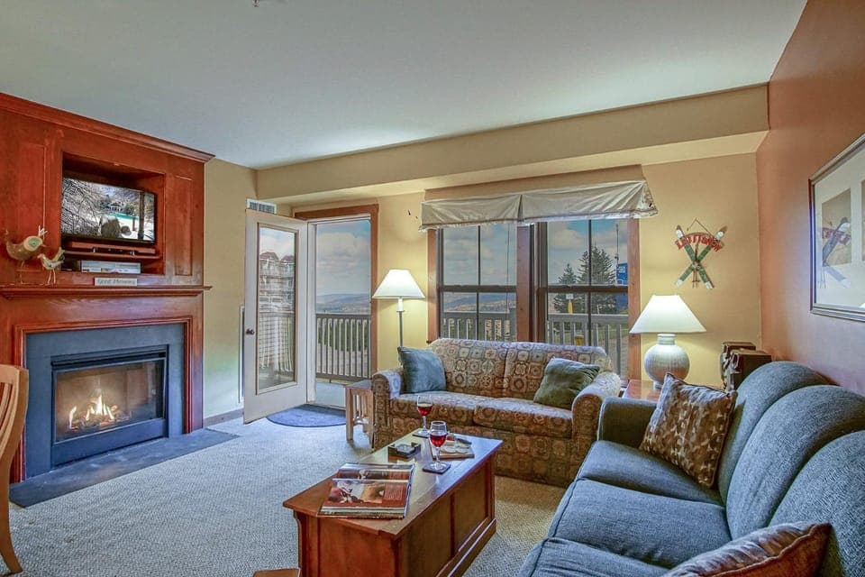 TV and multimedia, Living room, Seating area