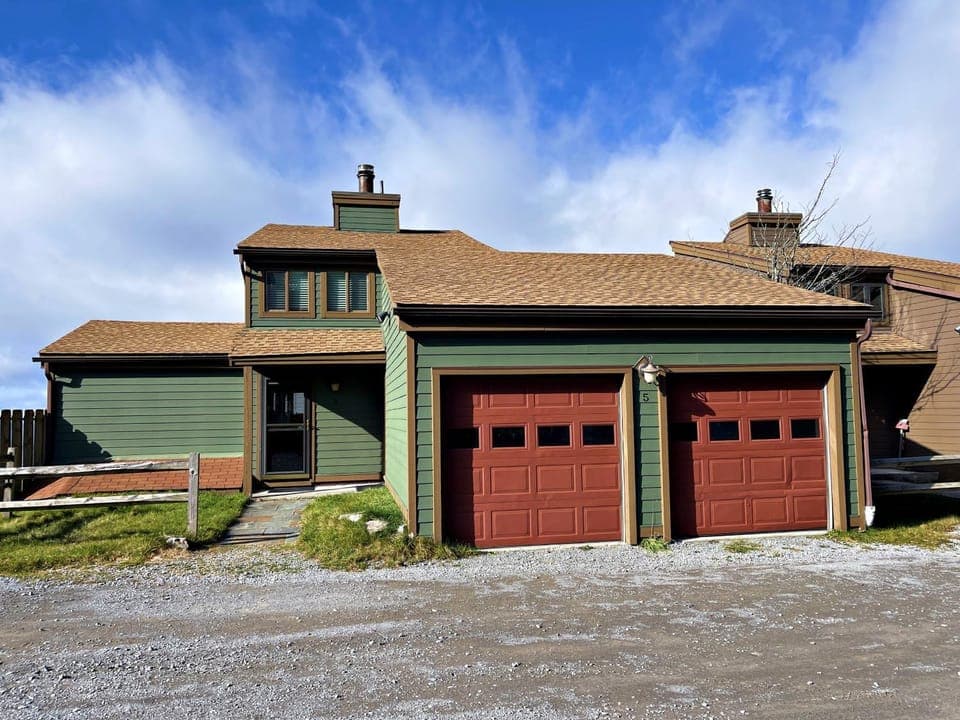 Property building, Day, Parking