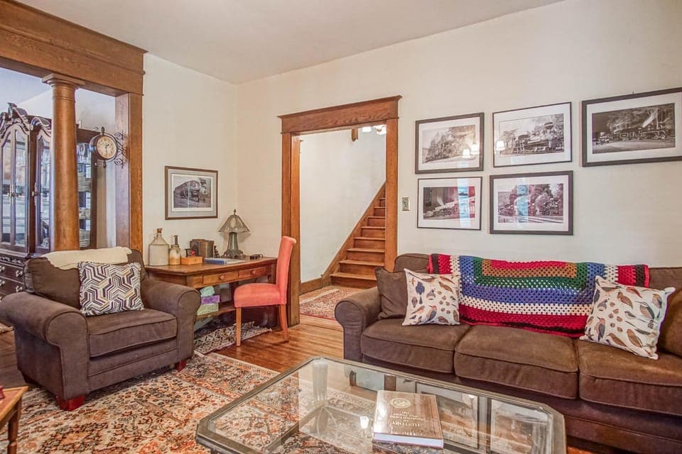Living room, Seating area