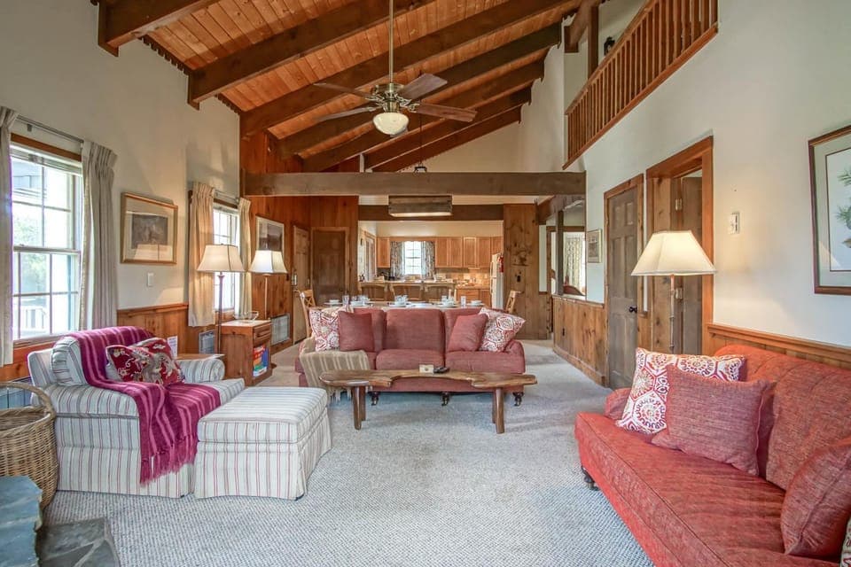 Living room, Seating area