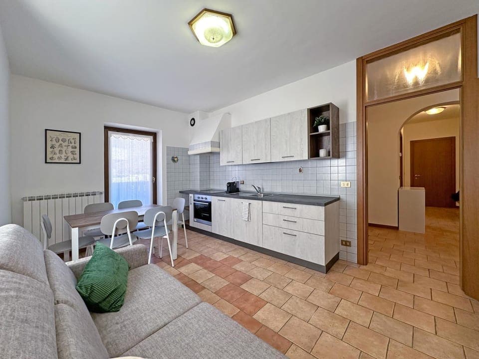 Kitchen or kitchenette, Seating area, Dining area, oven, stove