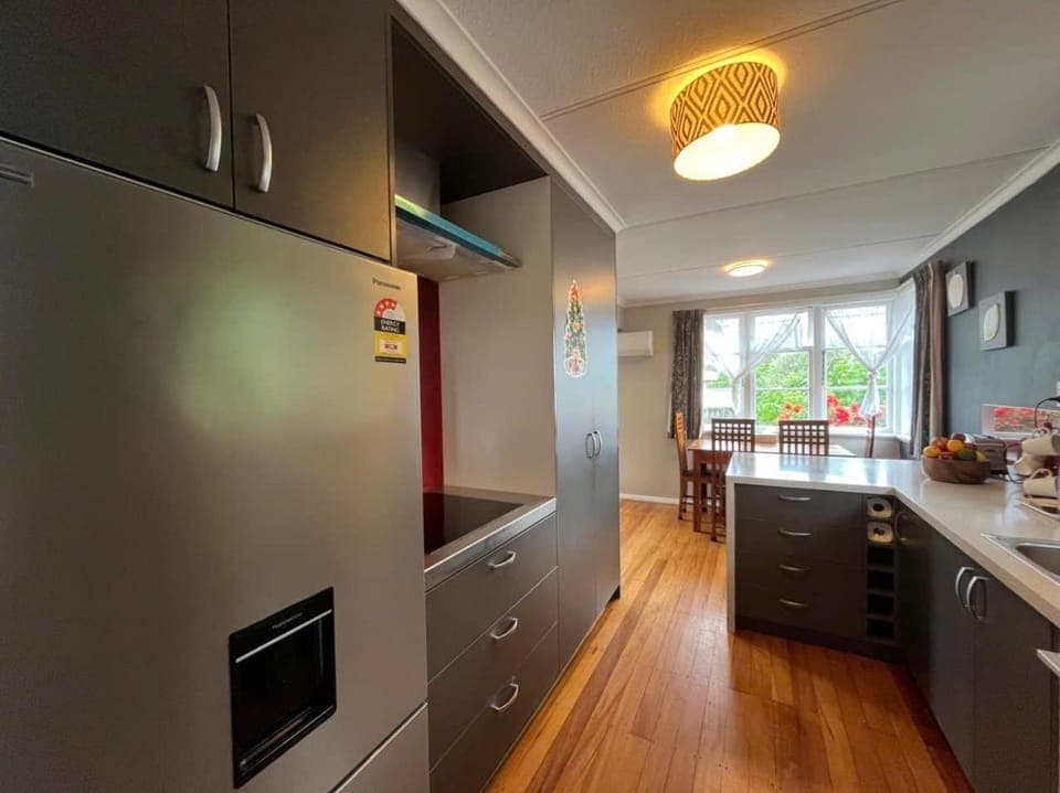 Kitchen or kitchenette, Dining area, Garden view, dishwasher, internet, microwave, minibar, oven, stove