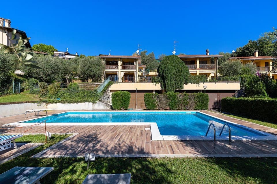 Property building, Day, Swimming pool, sunbed