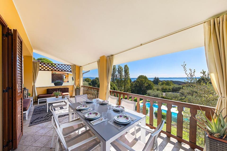 Balcony/Terrace, Dining area, Garden view, Lake view, Pool view