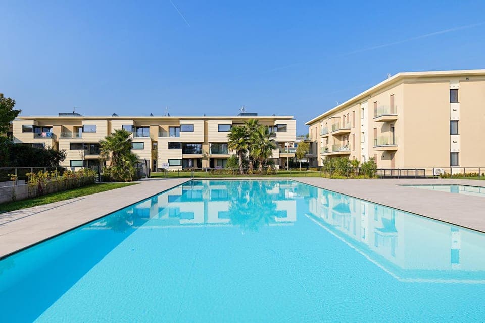 Property building, Day, Swimming pool