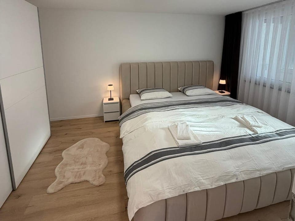 Bed, Photo of the whole room, Bedroom, towels