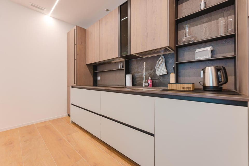 Coffee/tea facilities, Kitchen or kitchenette, dishwasher, stove