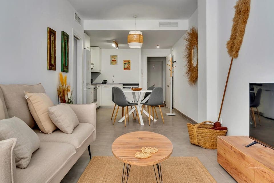 TV and multimedia, Kitchen or kitchenette, Living room, Seating area, Dining area