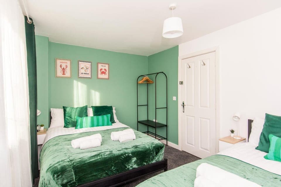 Bed, Photo of the whole room, Bedroom, towels, wardrobe