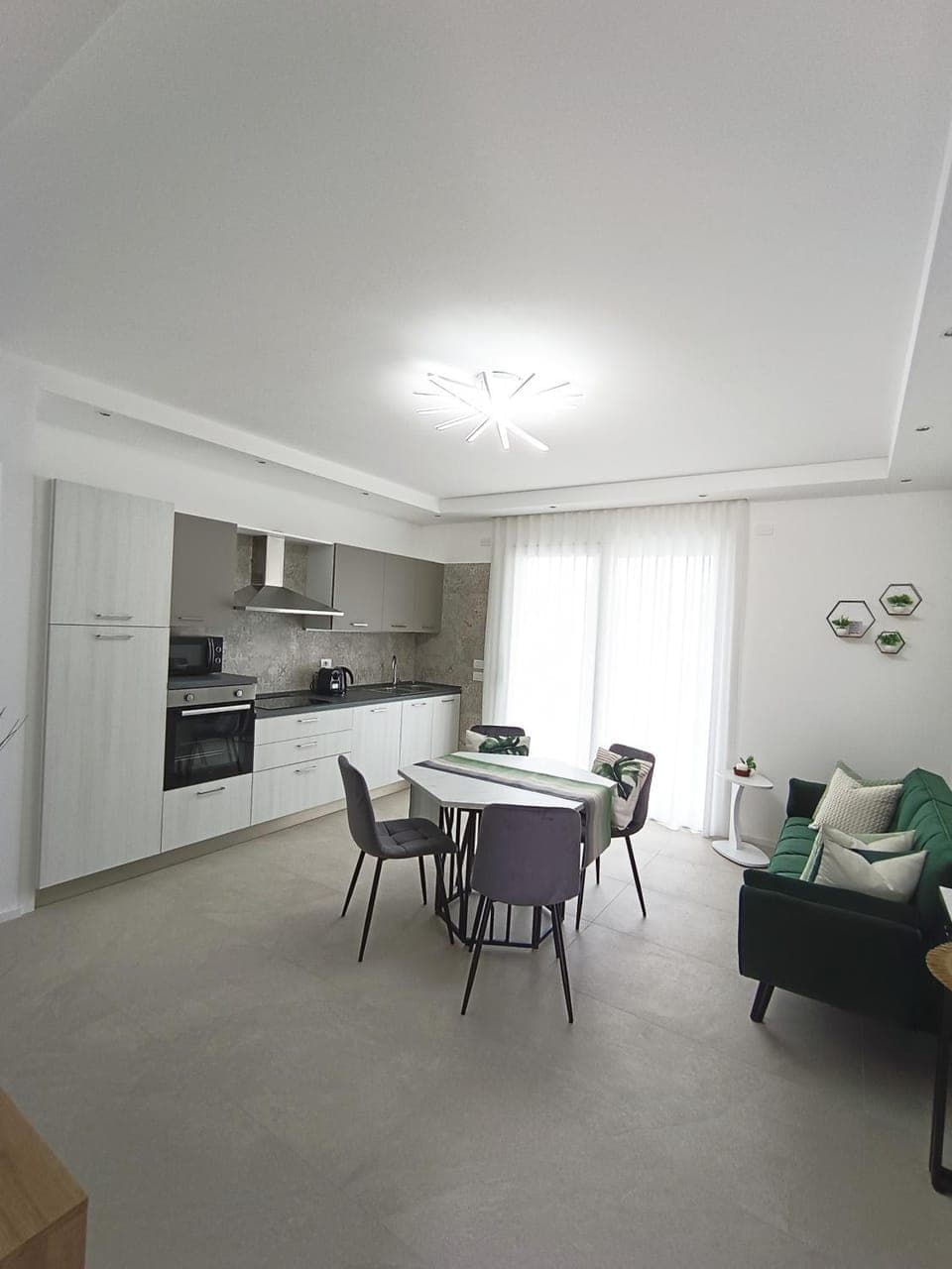 Kitchen or kitchenette, Living room, Seating area, Dining area, oven, stove