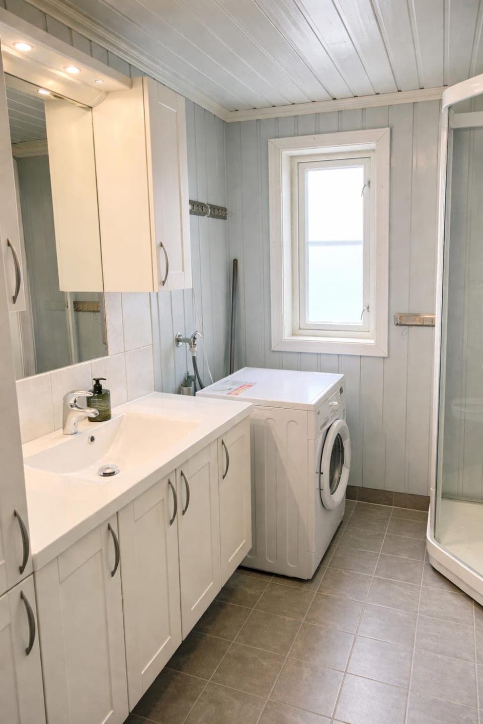 Shower, Bathroom, washing machine