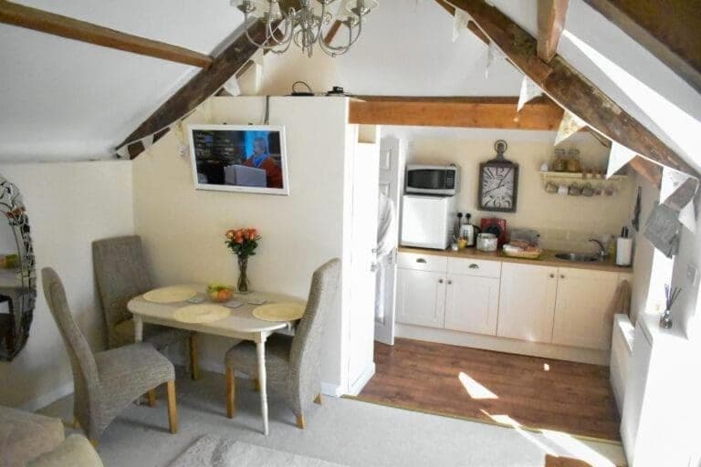 TV and multimedia, Coffee/tea facilities, Dining area