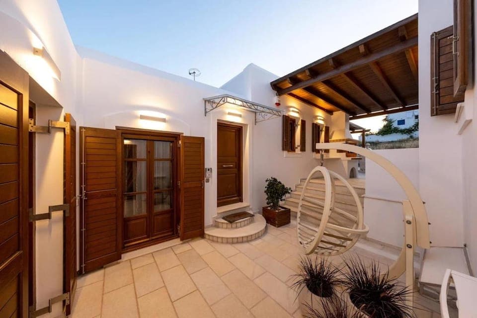 Patio, Facade/entrance