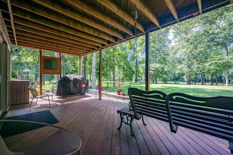 River Retreat Secluded Oasis with Hot Tub-Family Friendly House in Fishers