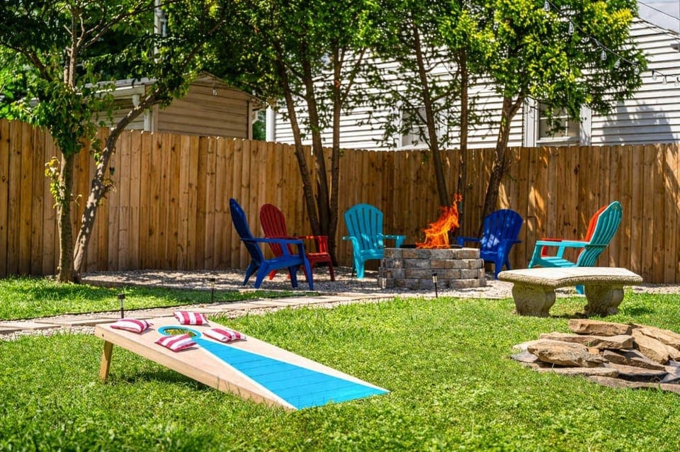 Prime Derby Location - Firepit - Yard - Family Friendly House in Louisville